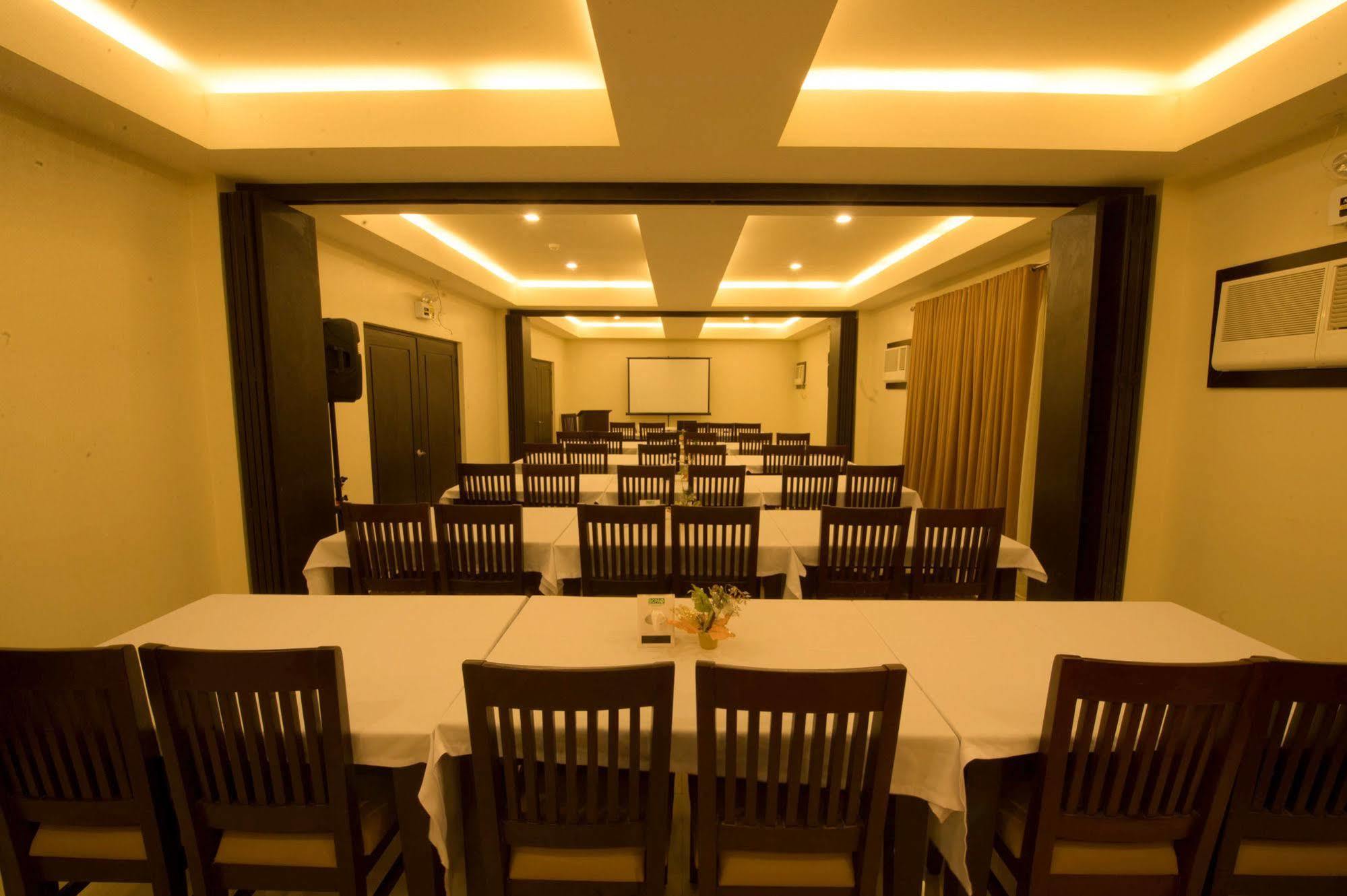 Infinity Suites Davao Exterior foto