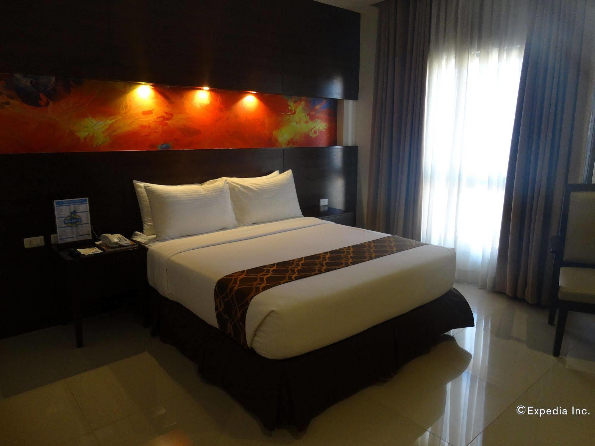 Infinity Suites Davao Exterior foto